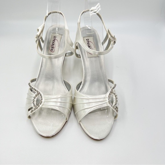 9.5W 9.5 WIDE Dyeables Women's Ariana White Satin Rhinestone Jeweled Heels Pumps - Picture 3 of 15